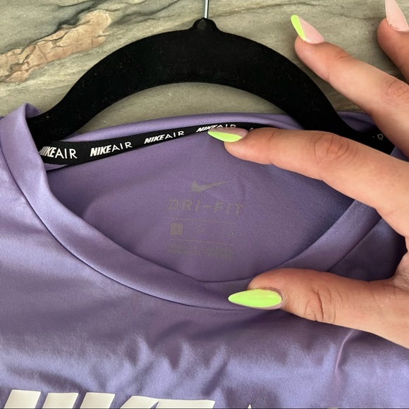 Nike purple cropped tank top - Picture 3 of 3